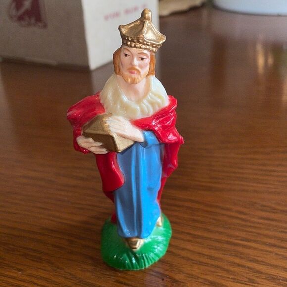 Vtg hard plastic wise man from nativity scene with gold crown/holding gold box - Picture 1 of 6